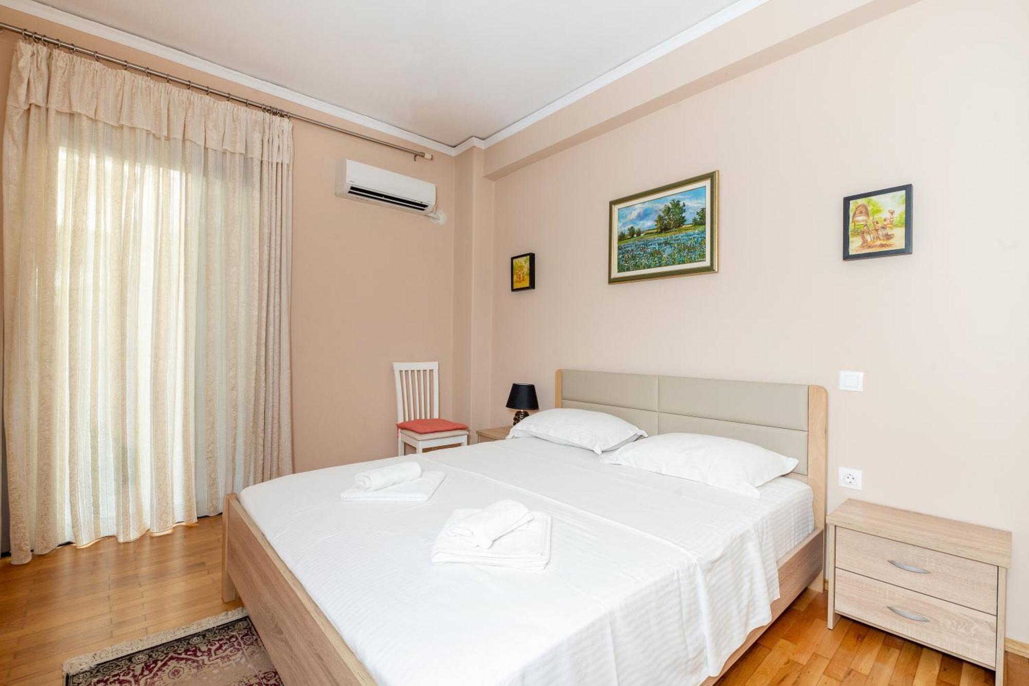 Ferienwohnung Charming & Authentic Gem - Walk To Port & Shops! Patras Exterior foto