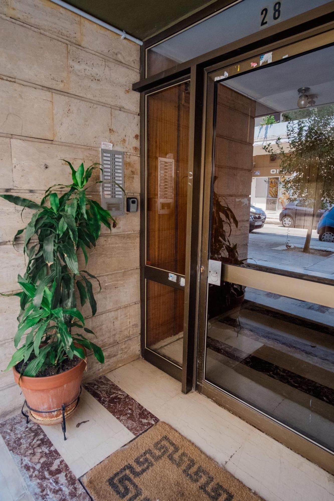 Ferienwohnung Charming & Authentic Gem - Walk To Port & Shops! Patras Exterior foto