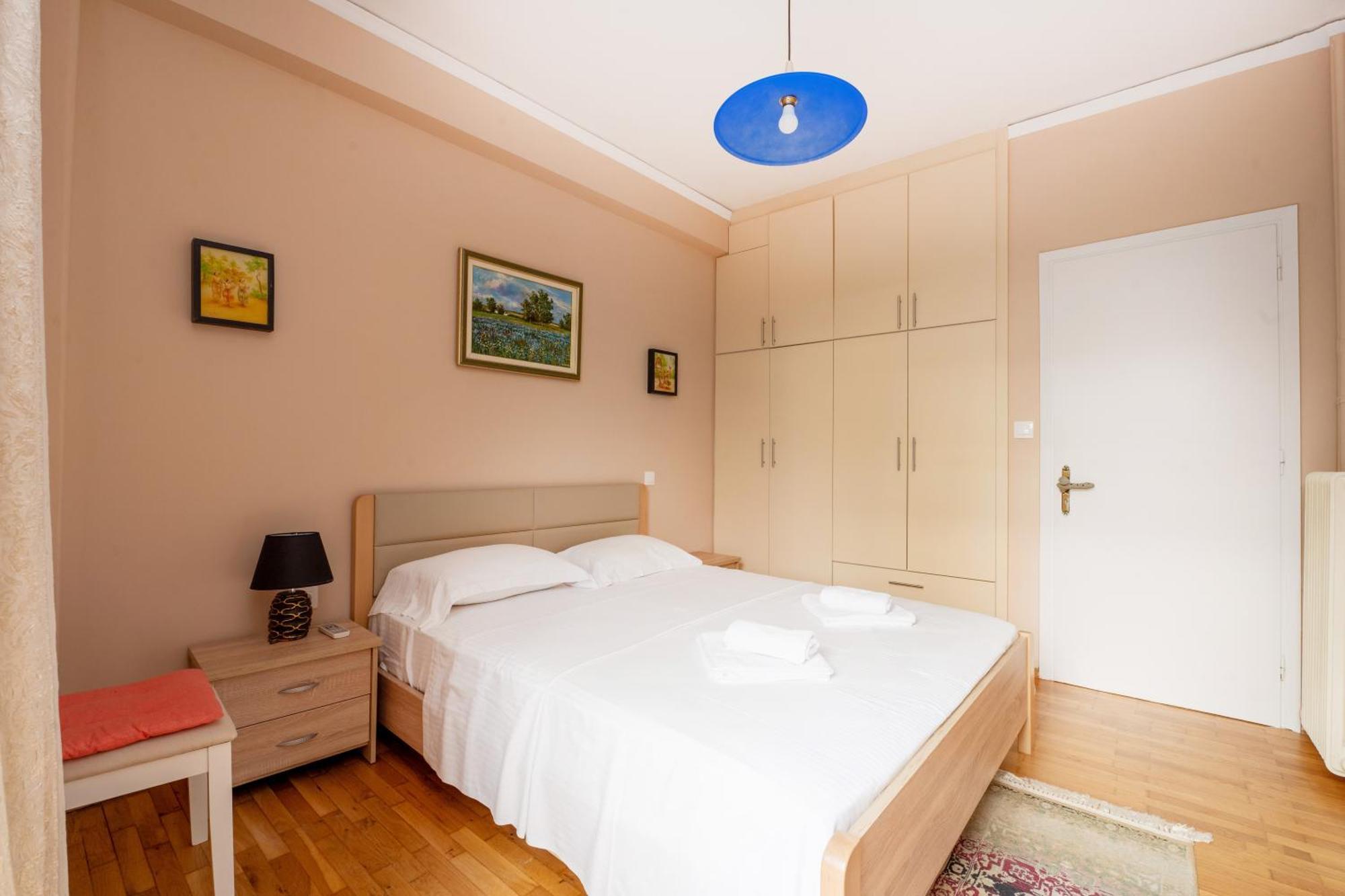 Ferienwohnung Charming & Authentic Gem - Walk To Port & Shops! Patras Exterior foto