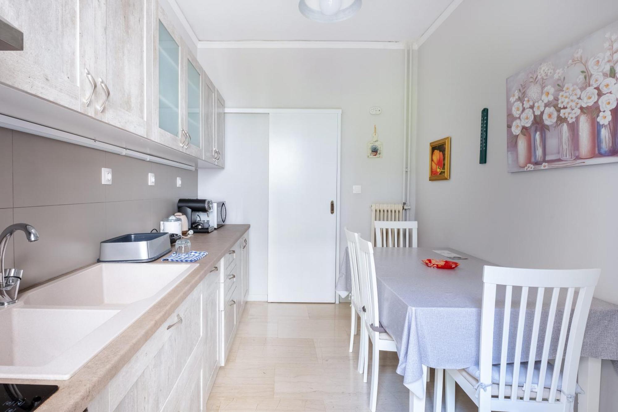 Ferienwohnung Charming & Authentic Gem - Walk To Port & Shops! Patras Exterior foto